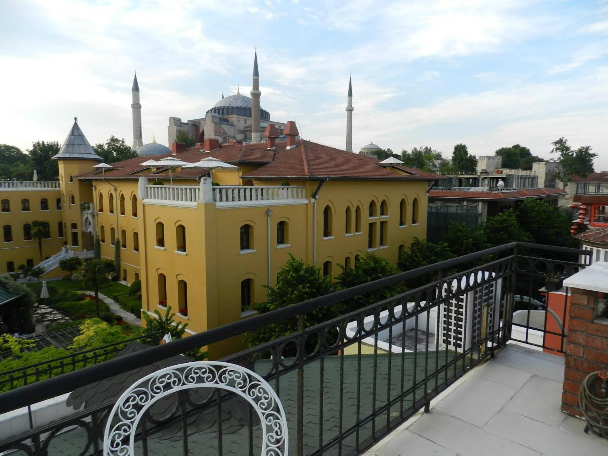 Berk Guest House - Grandma'S House Estambul Exterior foto