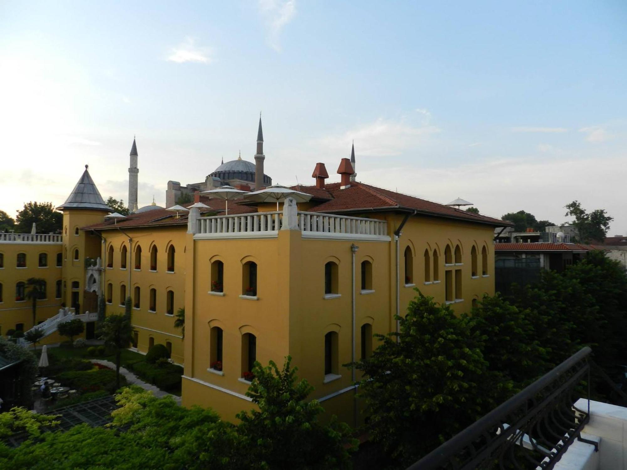 Berk Guest House - Grandma'S House Estambul Exterior foto