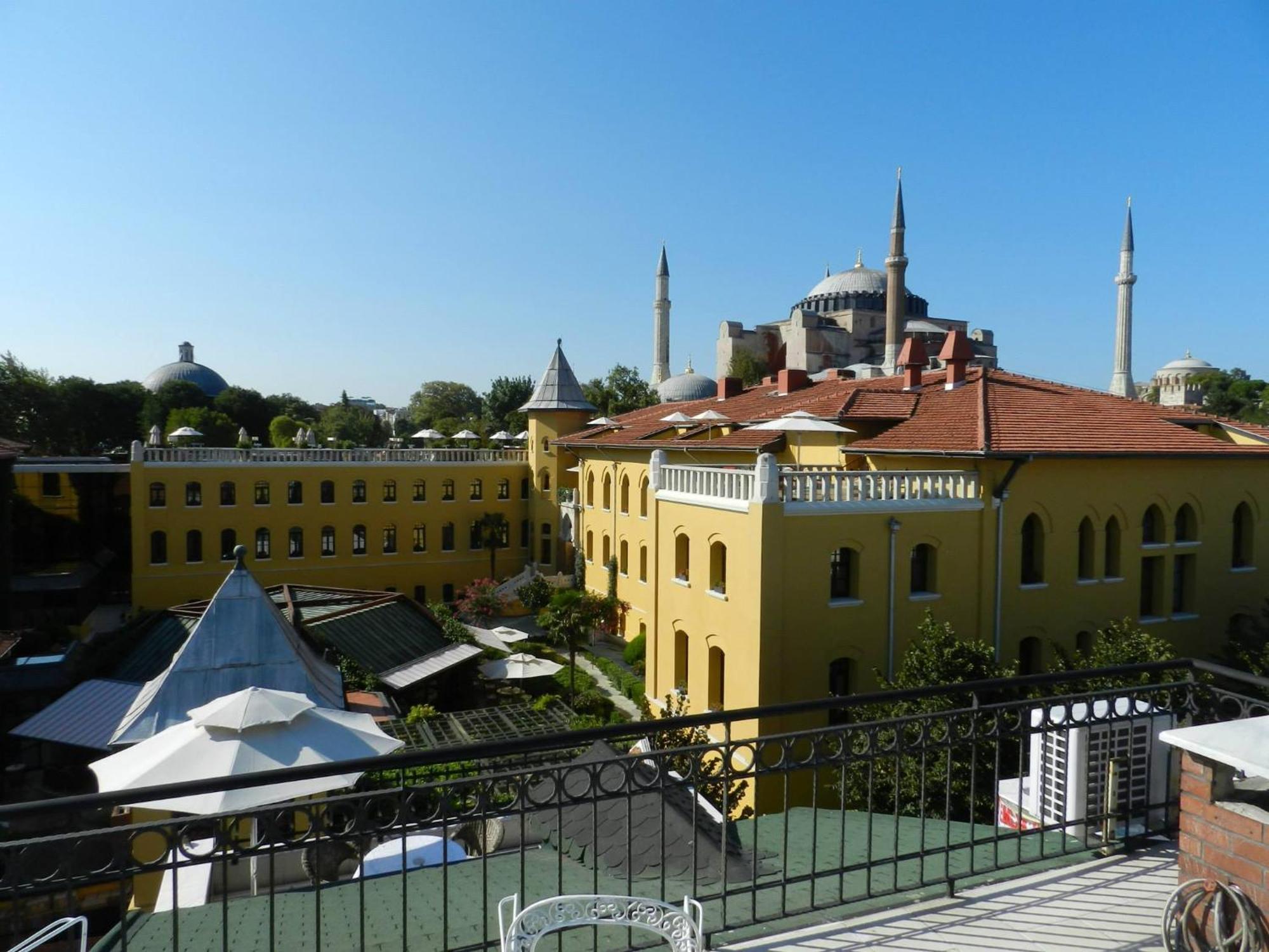 Berk Guest House - Grandma'S House Estambul Exterior foto